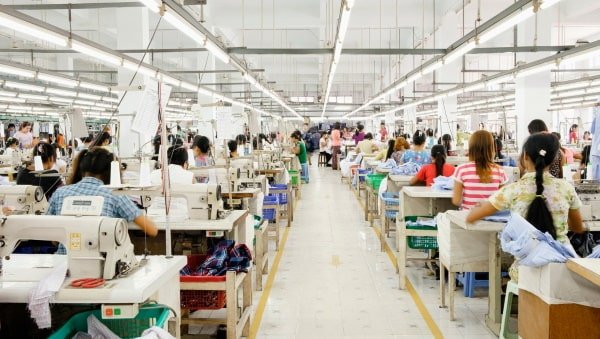 Как коронавирус отчаянно поразил работников швейных предприятий со всего мира
